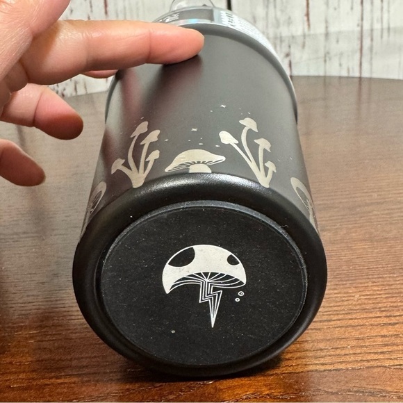 Everyday Dose 16 oz double walled stainless steel vacuum insulated Black tumbler - Picture 8 of 13